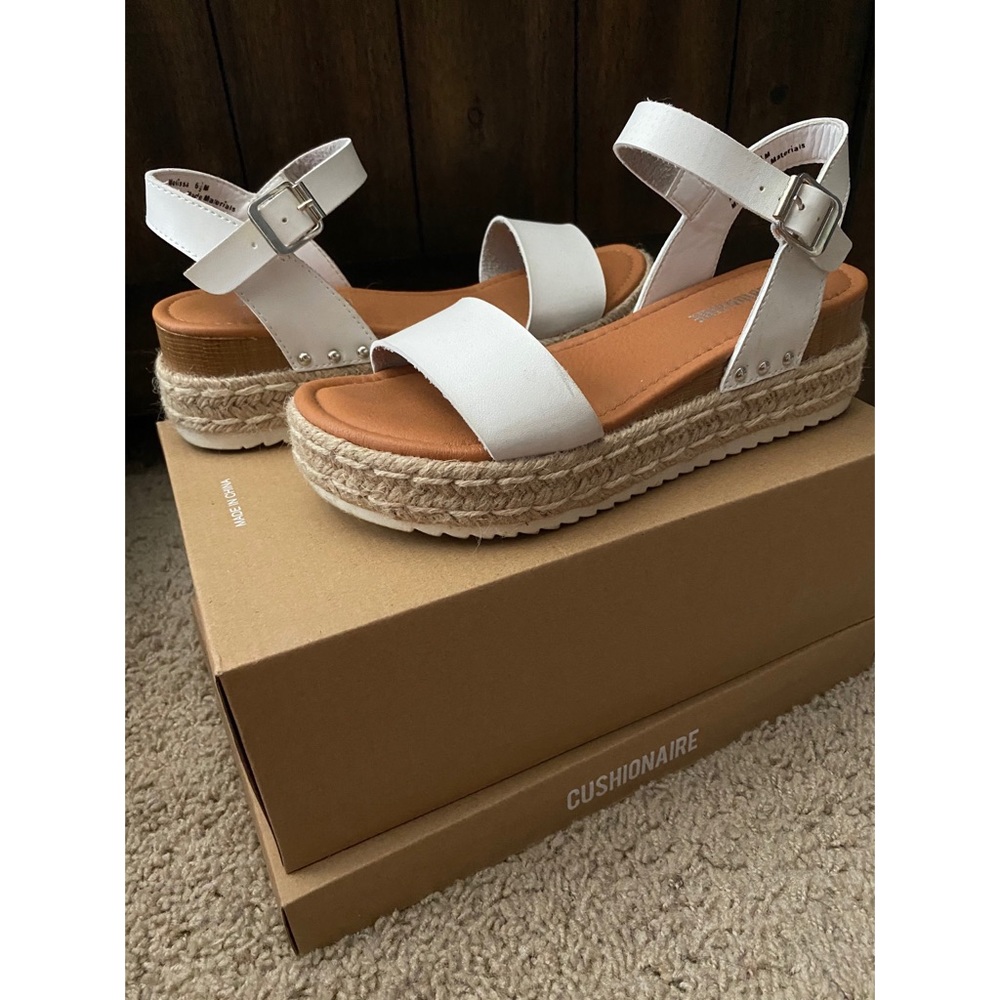 Cushionaire espadrille platform sandals